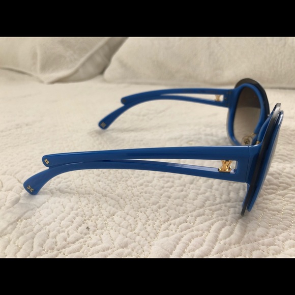 Louis Vuitton sunglasses . - Picture 3 of 4